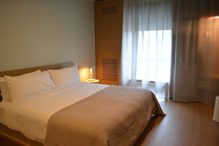 Room 4 of 96