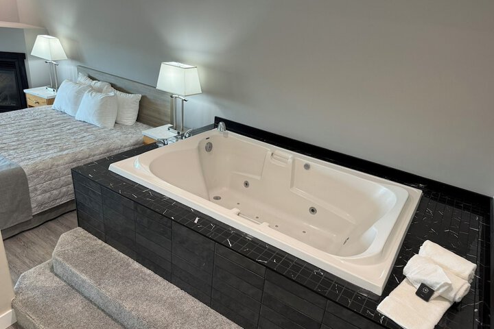 Private spa tub