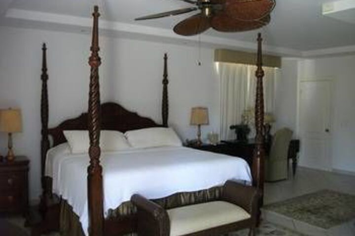 Room 52 of 181