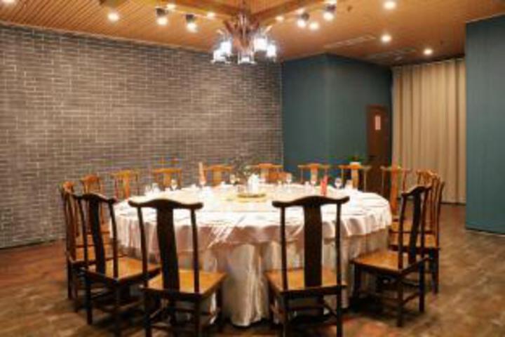 Dining 18 of 23