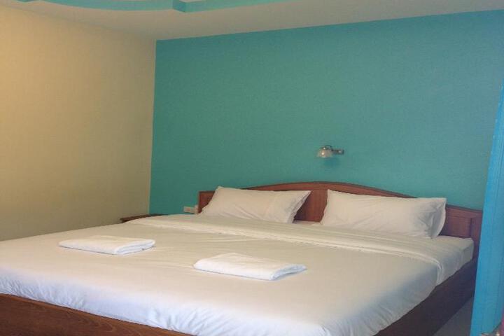 Room 2 of 6