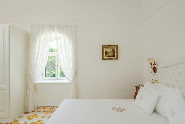 Room 85 of 250