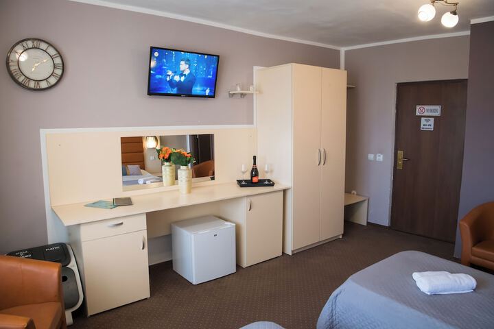 Room 44 of 80
