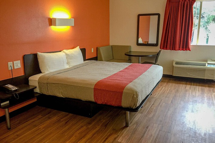 Room 14 of 34