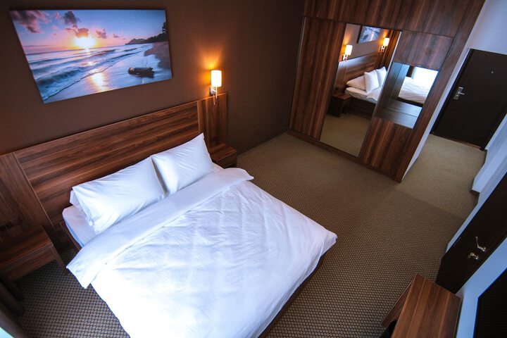 Room 8 of 35