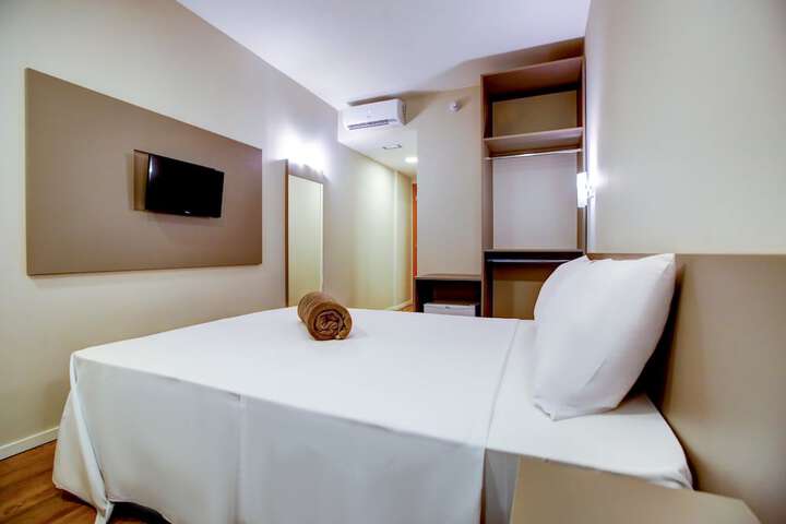 Room 5 of 16