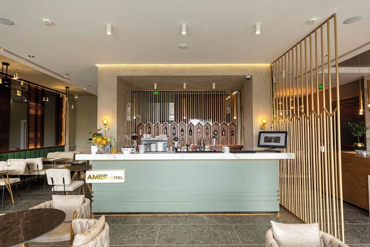 Lounge 95 of 107