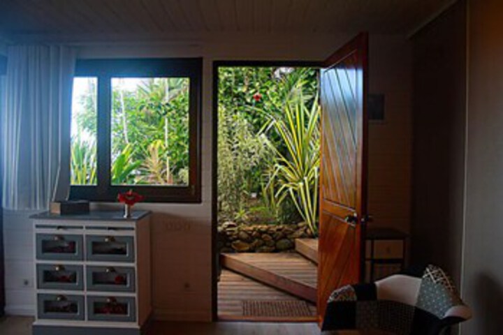 Room 4 of 9