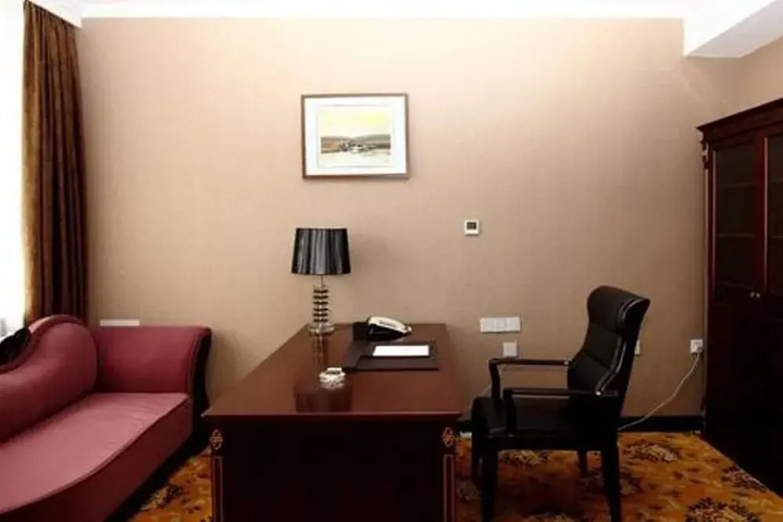 Room 7 of 14