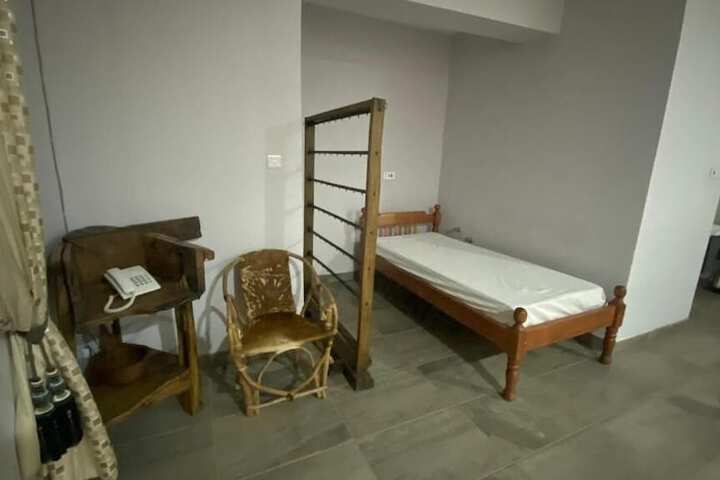 Room 6 of 35