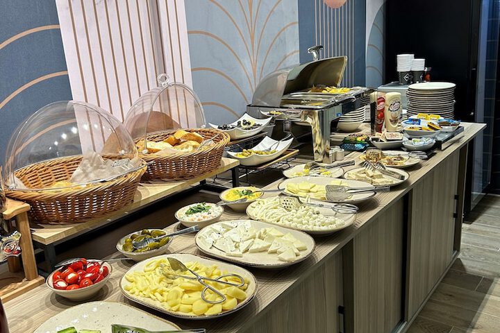 Dining 100 of 127