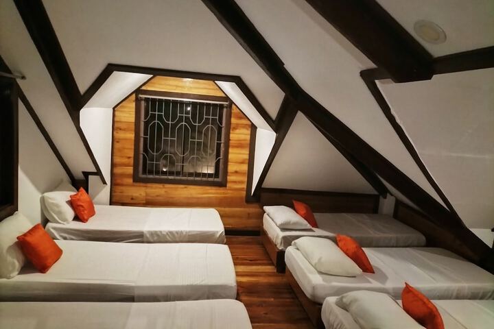 Room 13 of 83