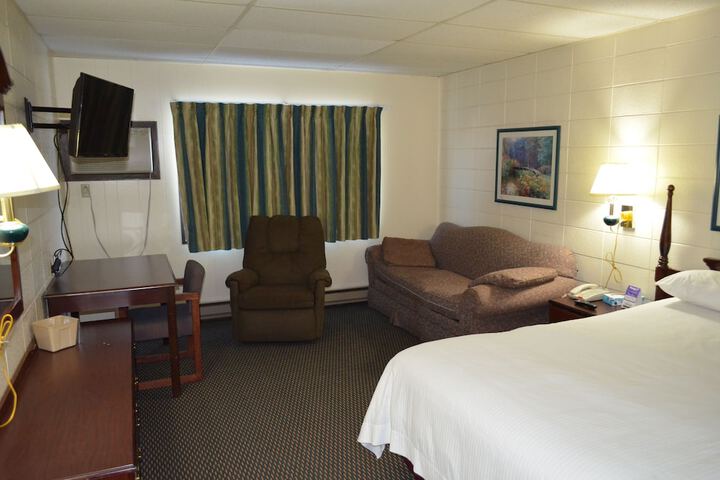 2 Queen Beds (8 of 9)