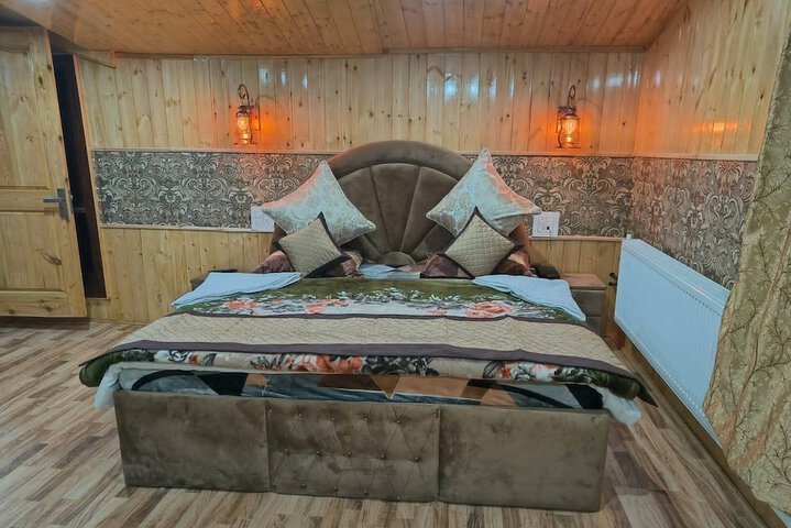 Room 3 of 15