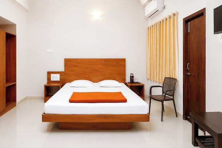 Hotel Narendra View Puri Near Temple