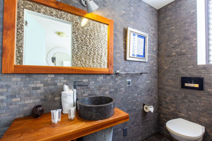 Suite 4 of 24