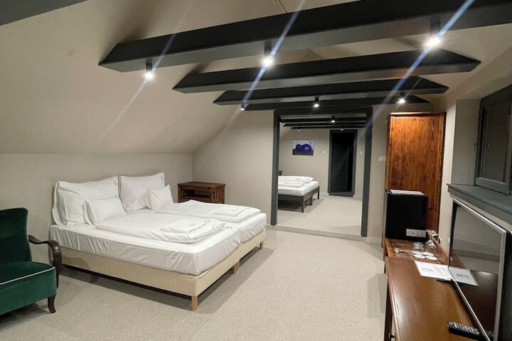 Room 20 of 103