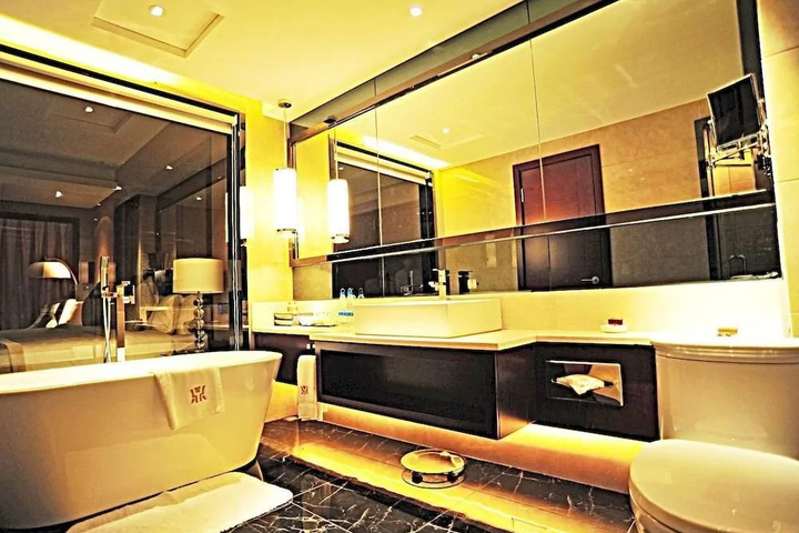 Room 9 of 20