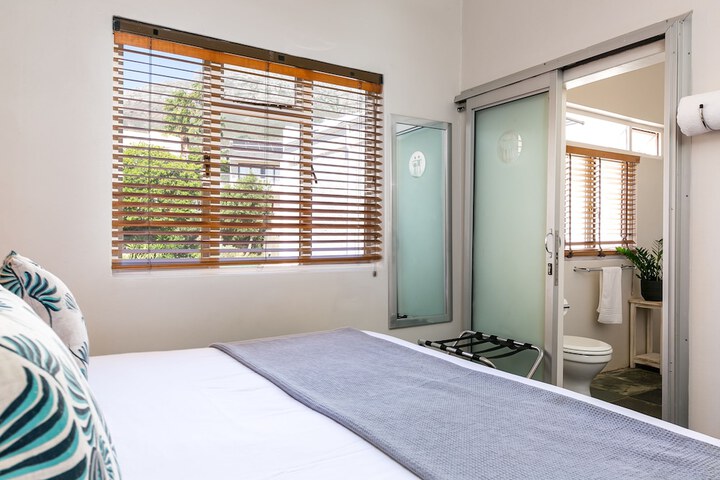 Room 25 of 240