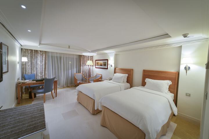 Room 8 of 76