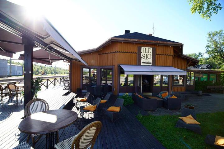 Exterior of Le Ski Lodge & Steakhouse