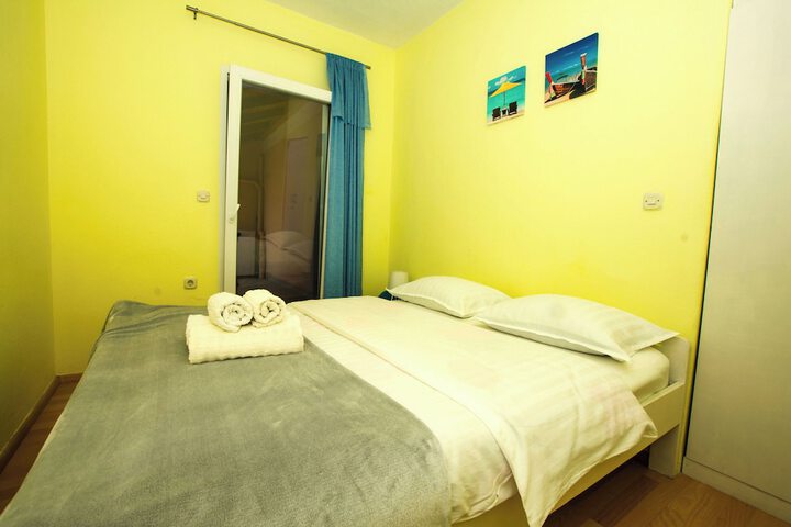 Room 4 of 20