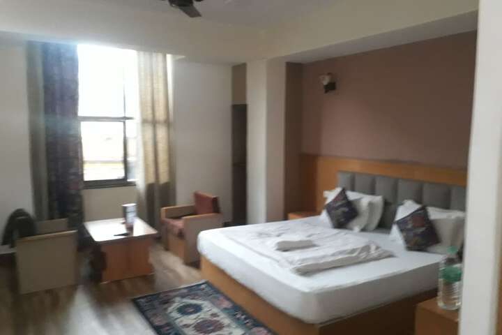 Room 7 of 13