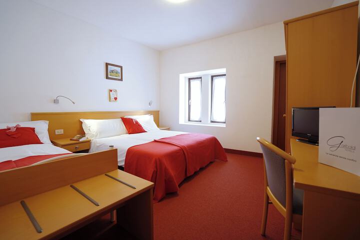 Room 10 of 42