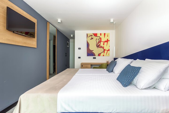 Room 4 of 27