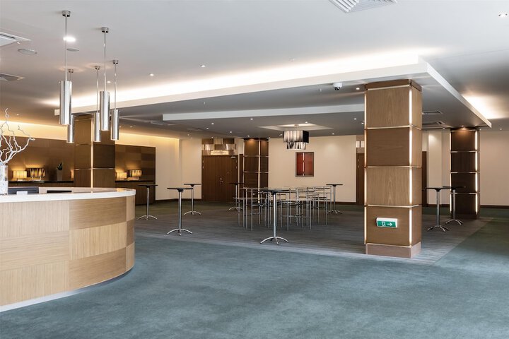 Business Center 219 of 228