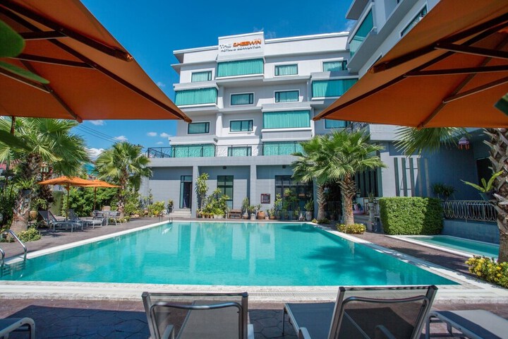 Pool 15 of 26