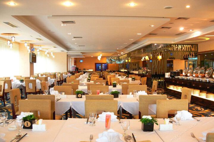 HOLIDAY INN TRIUMPHAL