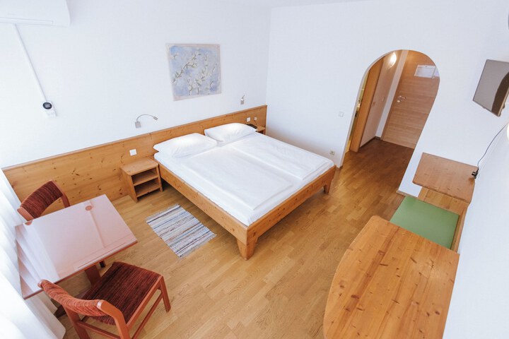 Room 28 of 73