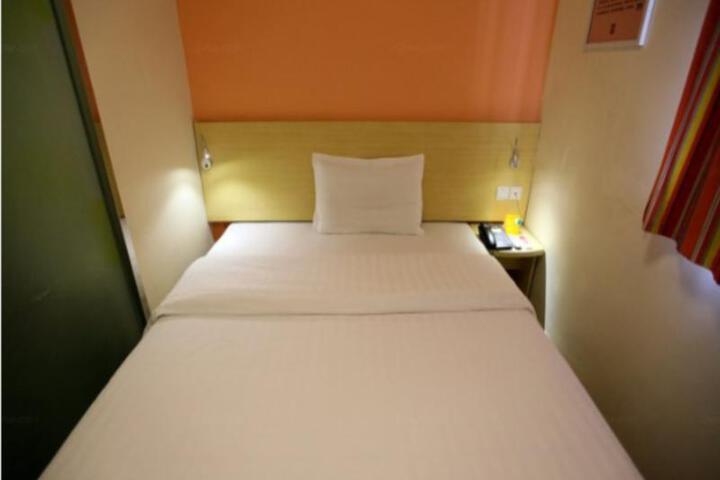 Room 2 of 8
