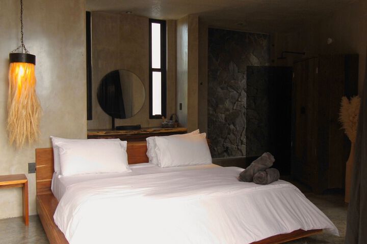Room 27 of 60