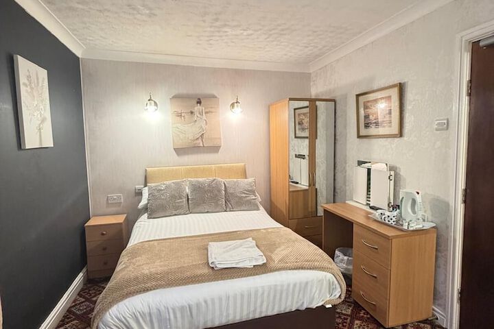 Room 14 of 42