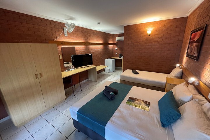 Room 6 of 43