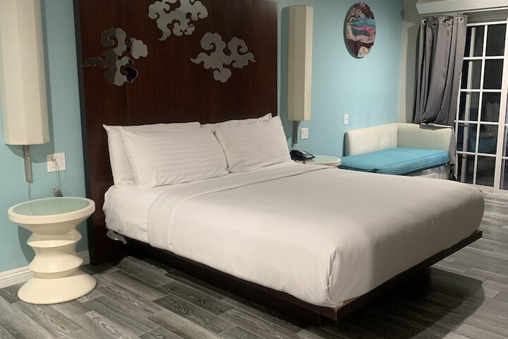 Standard | King Bed (5 of 15)