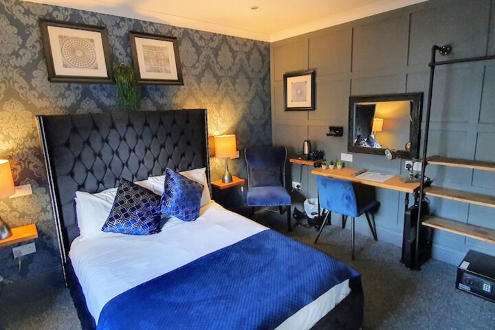 Room 4 of 130