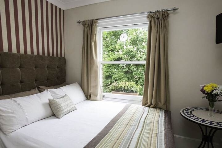 Room 4 of 69