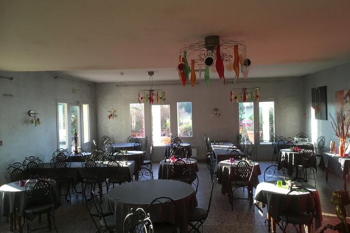Dining 45 of 71
