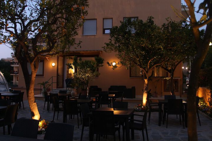 Hotel Exterior 73 of 101