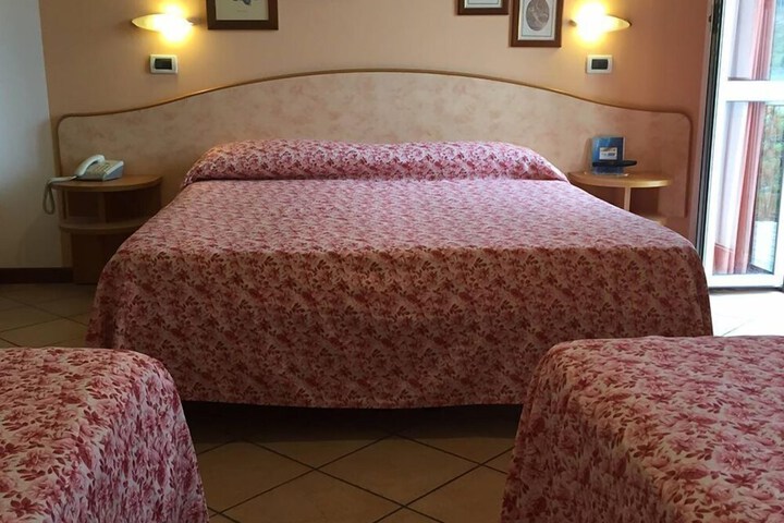 Room 9 of 50