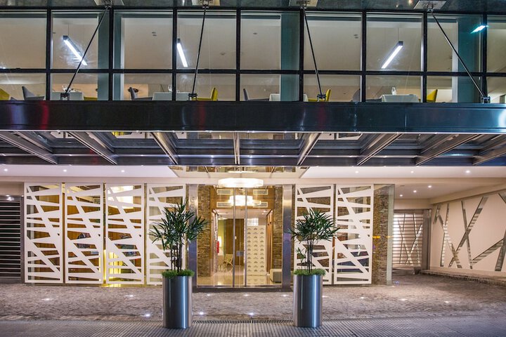 Exterior of Howard Johnson Plaza by Wyndham Buenos Aires