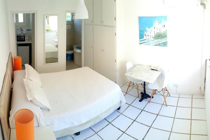 Room 18 of 65