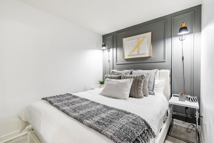 Room 52 of 196