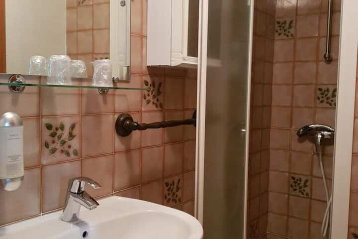 Room 14 of 24