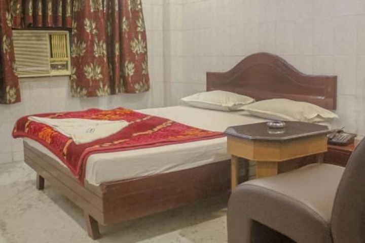 Room 5 of 17