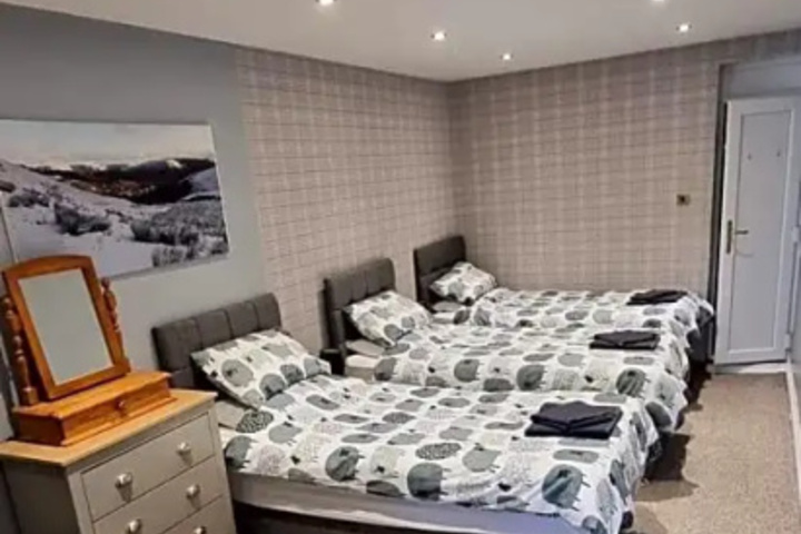 Room 2 of 7