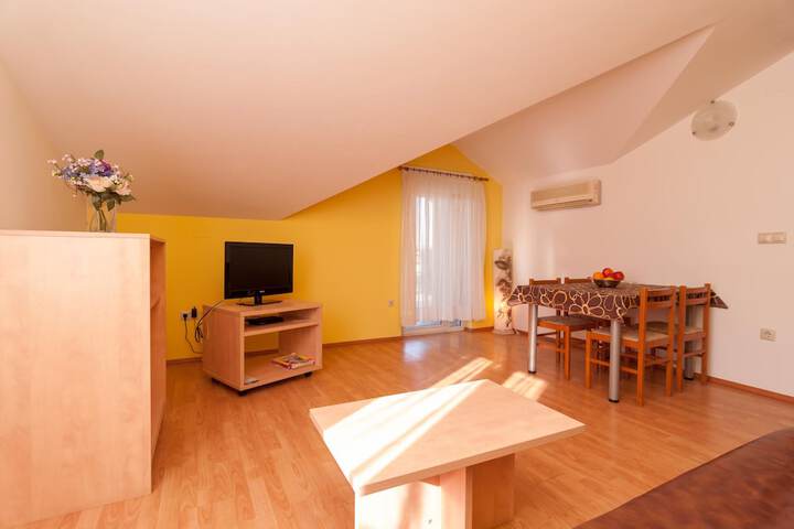 Room 5 of 60